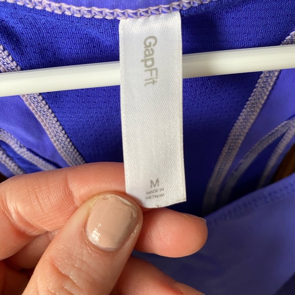 Gap Dry Fit Racerback tank top - Picture 3 of 3